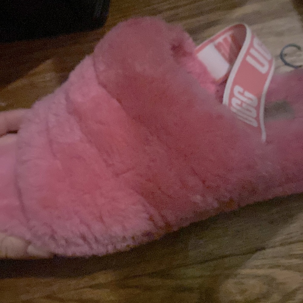 They are pink Ugg slides you have to pick them up from my house